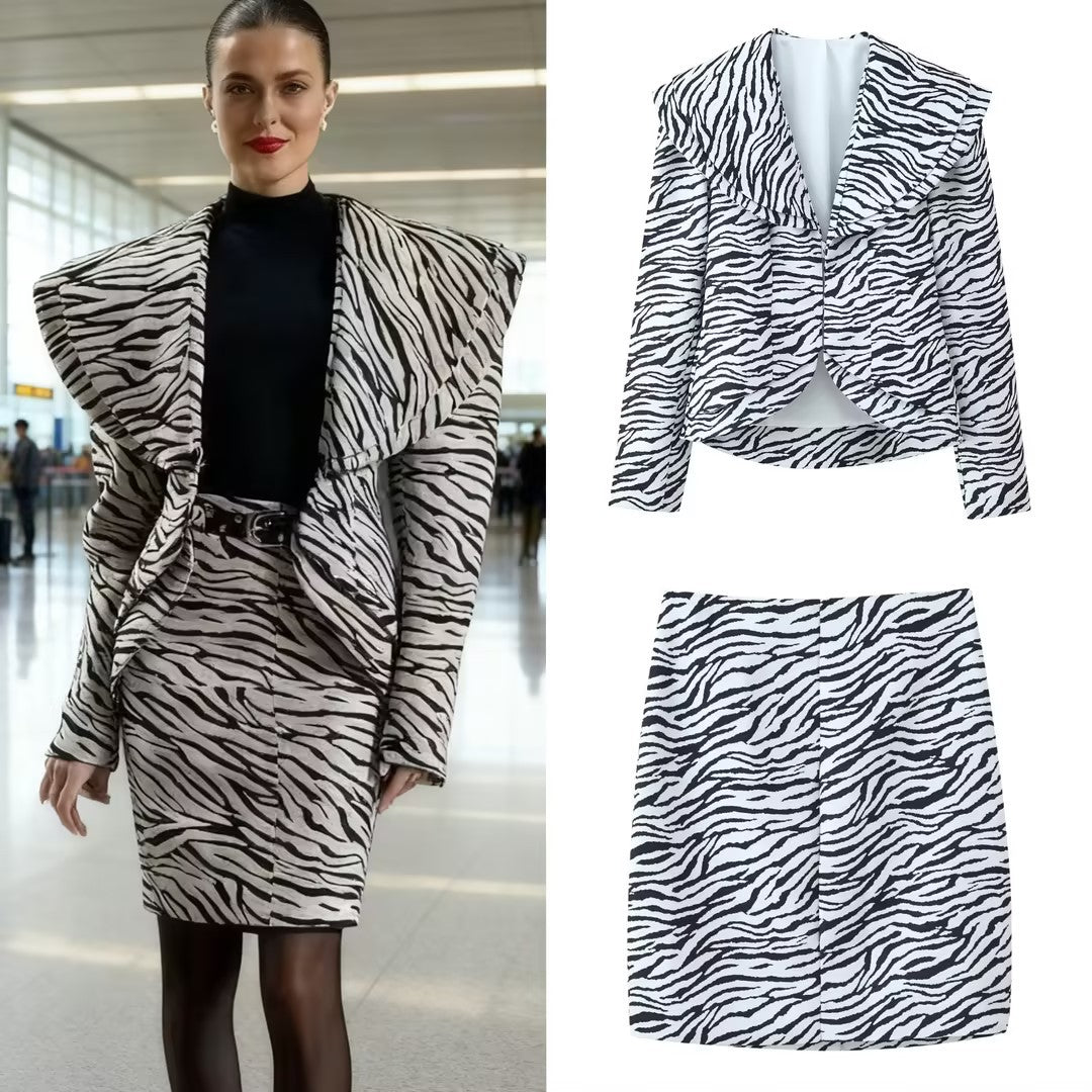 Women's Short Blazer with Oversized Shawl Collar and Zebra Print Fashion Glam