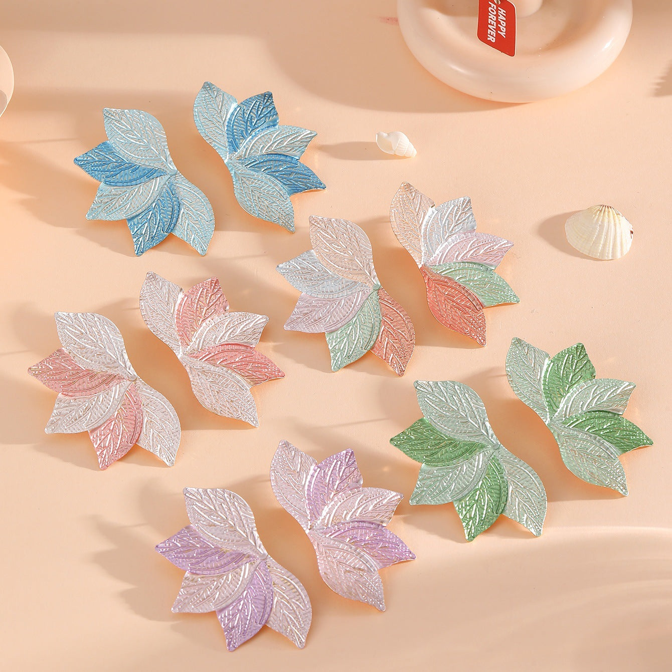 Women’s hair accessory with elaborate leaf design Fashion Glam