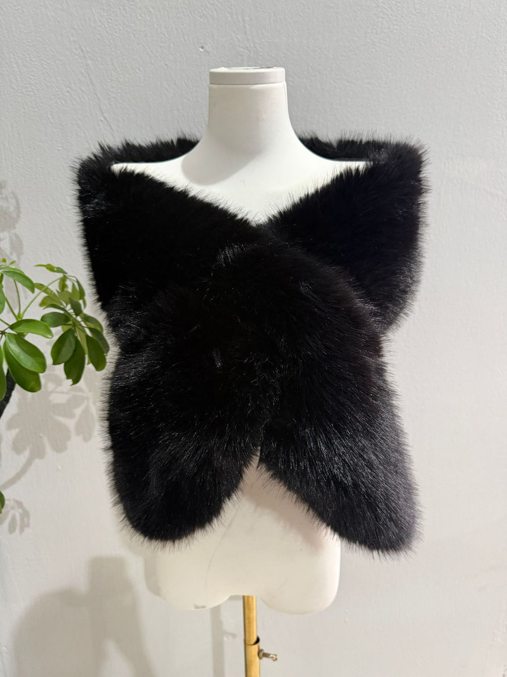 Women's Luxurious Reversible Faux Fur Shoulder Stole with V-Shape Fashion Glam