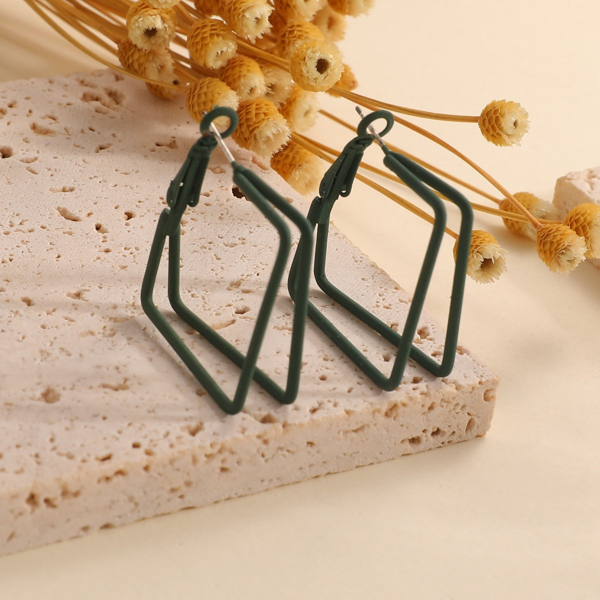 Women Geometric Earrings made of high-quality metal Fashion Glam