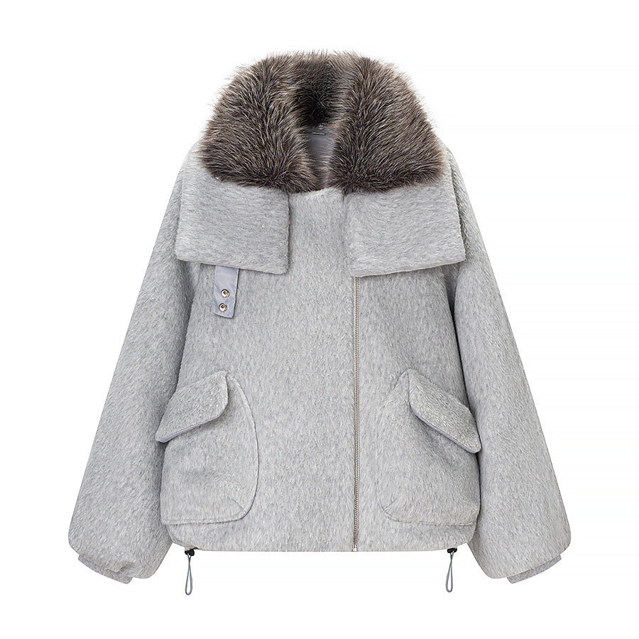 Women's short coat made of textured faux fur with voluminous contrasting collar and boxy silhouette Fashion Glam
