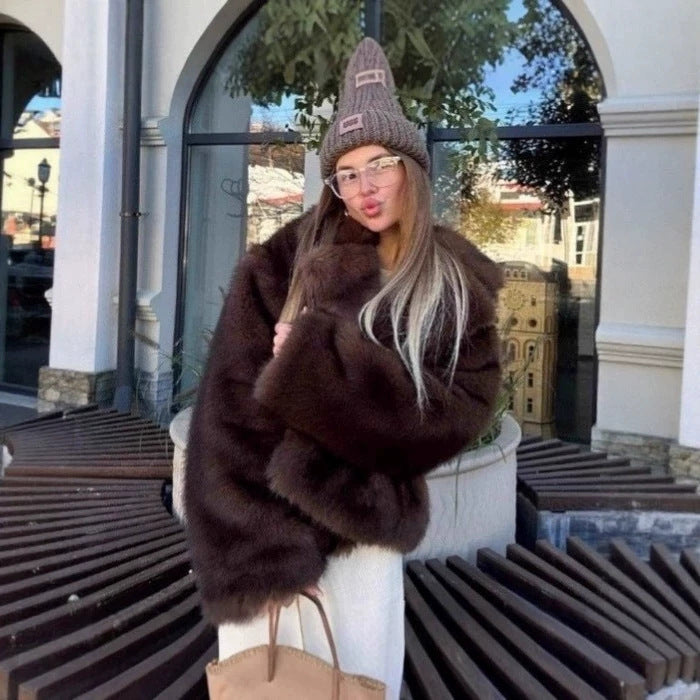 Women's short jacket made of vegan high-pile faux fur with extra soft volume and open front Fashion Glam