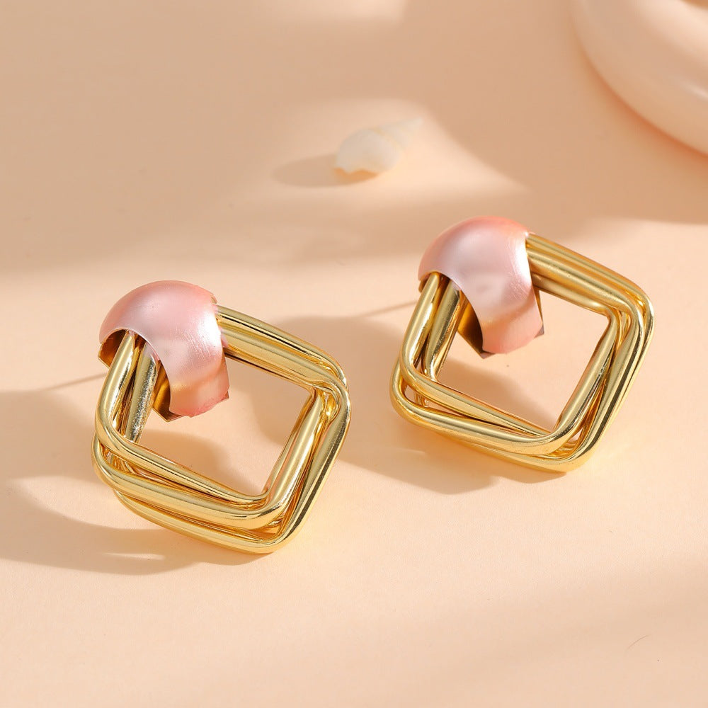 Women modern earrings with asymmetrical design Fashion Glam