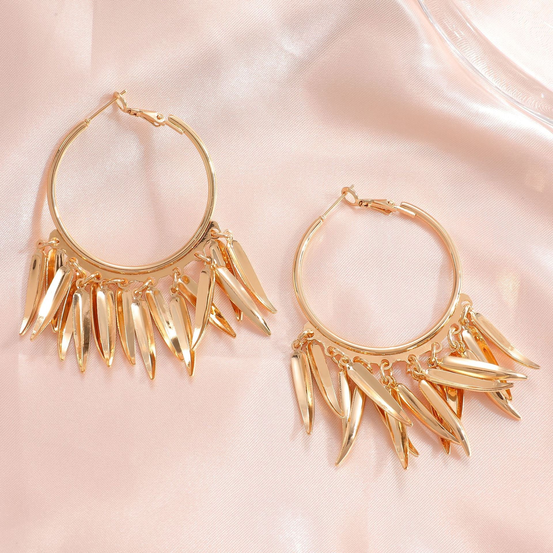 Women Hanging Earrings with Elegant Decorative Leaf Design Fashion Glam