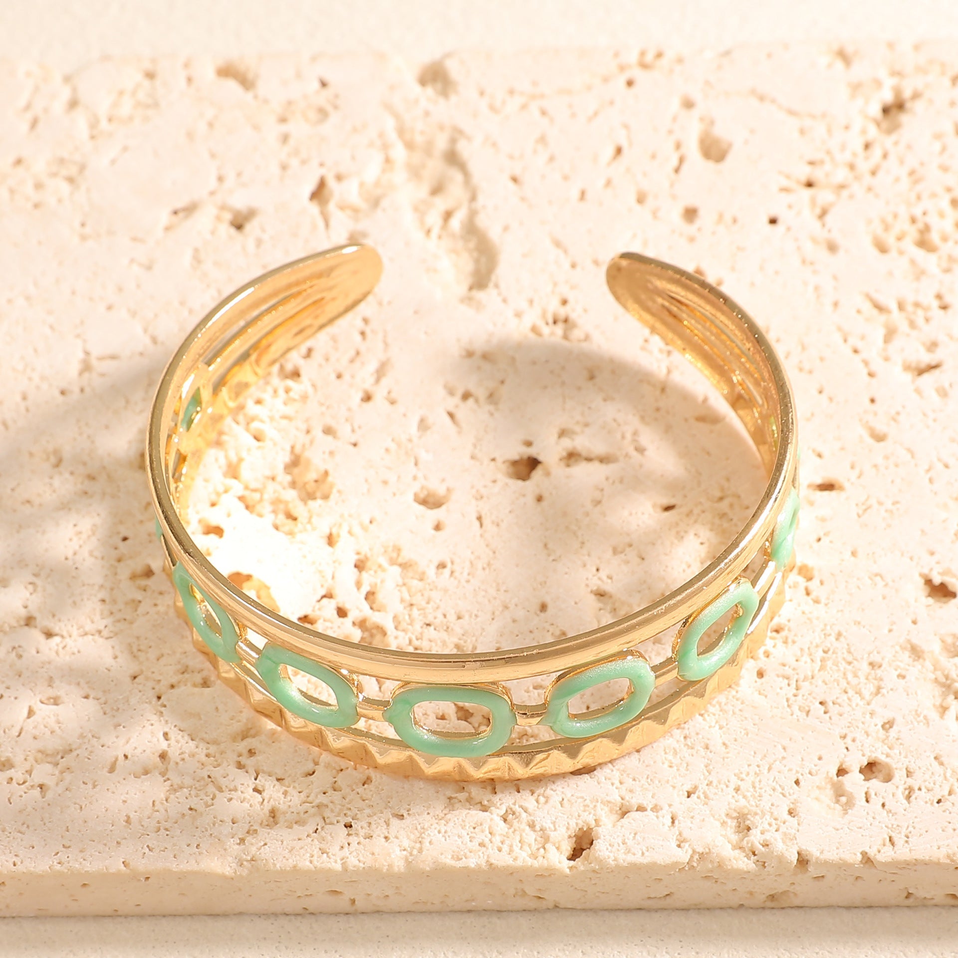Women's cuff with elegant spiral design Fashion Glam