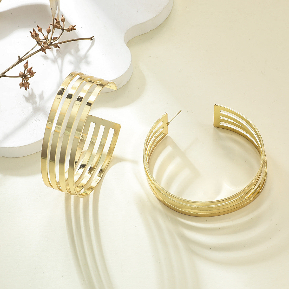 Women's Hanging Earrings in Elegant Wave Pattern Fashion Glam