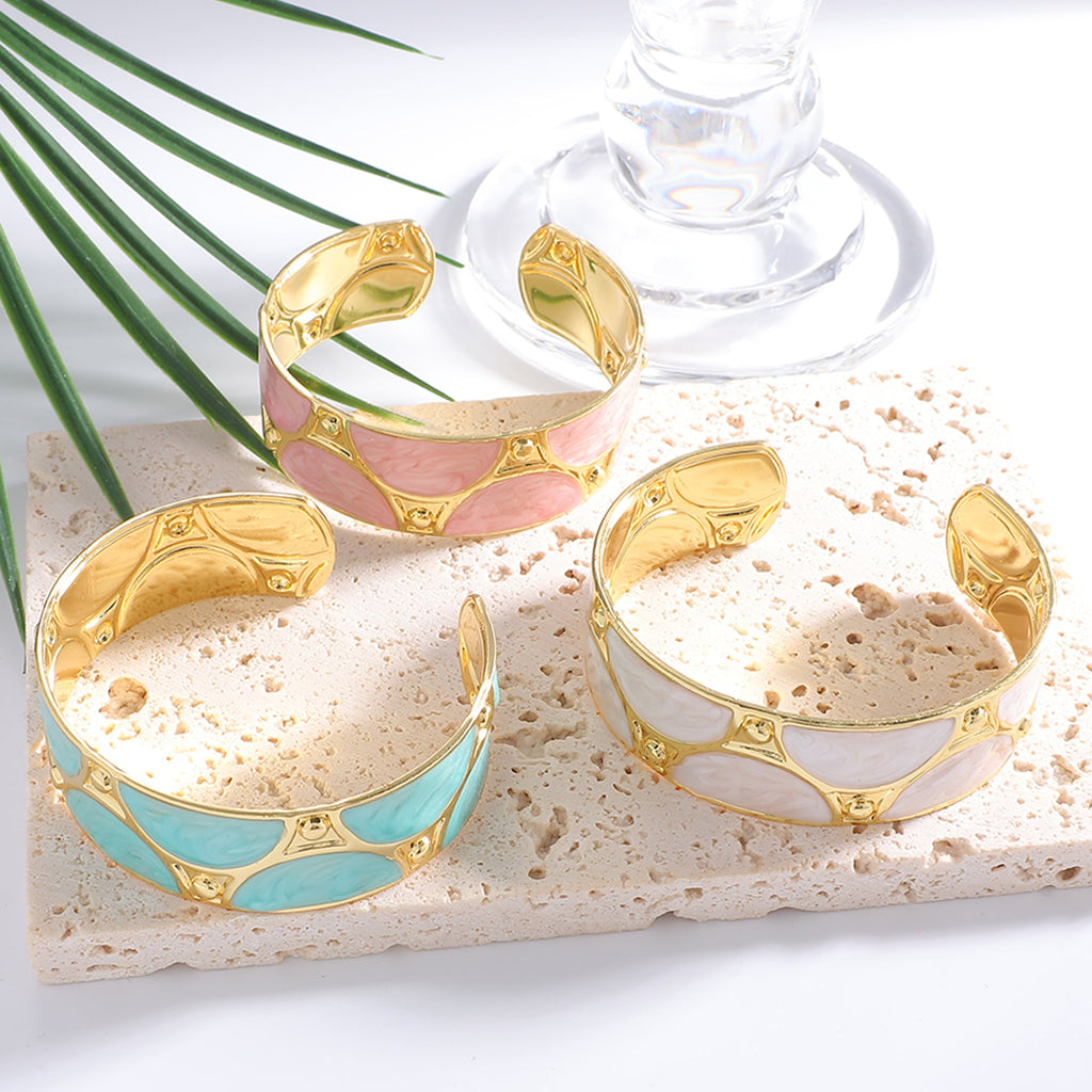 Women's cuff bracelet with artistic design Fashion Glam