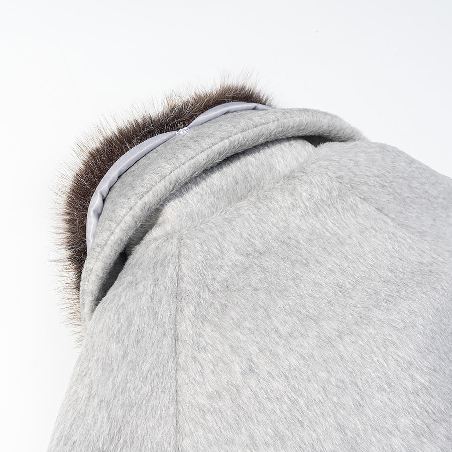 Women's short coat made of textured faux fur with voluminous contrasting collar and boxy silhouette Fashion Glam