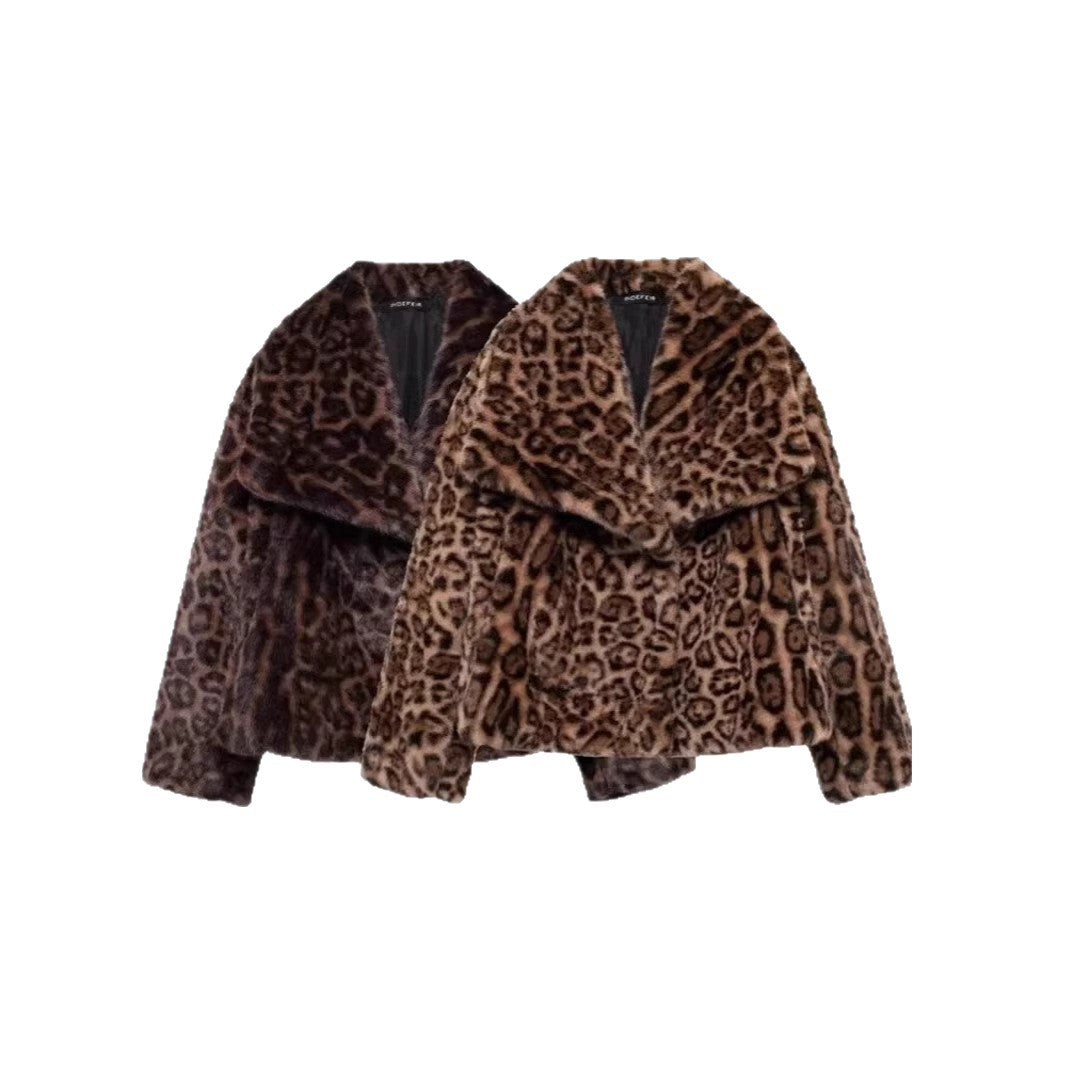 Women's short boxy faux fur jacket with leopard print and large shawl collar Fashion Glam