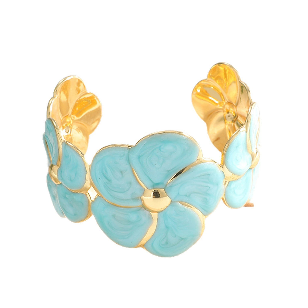 Ladies cuff bracelet with elaborate flower pattern Fashion Glam