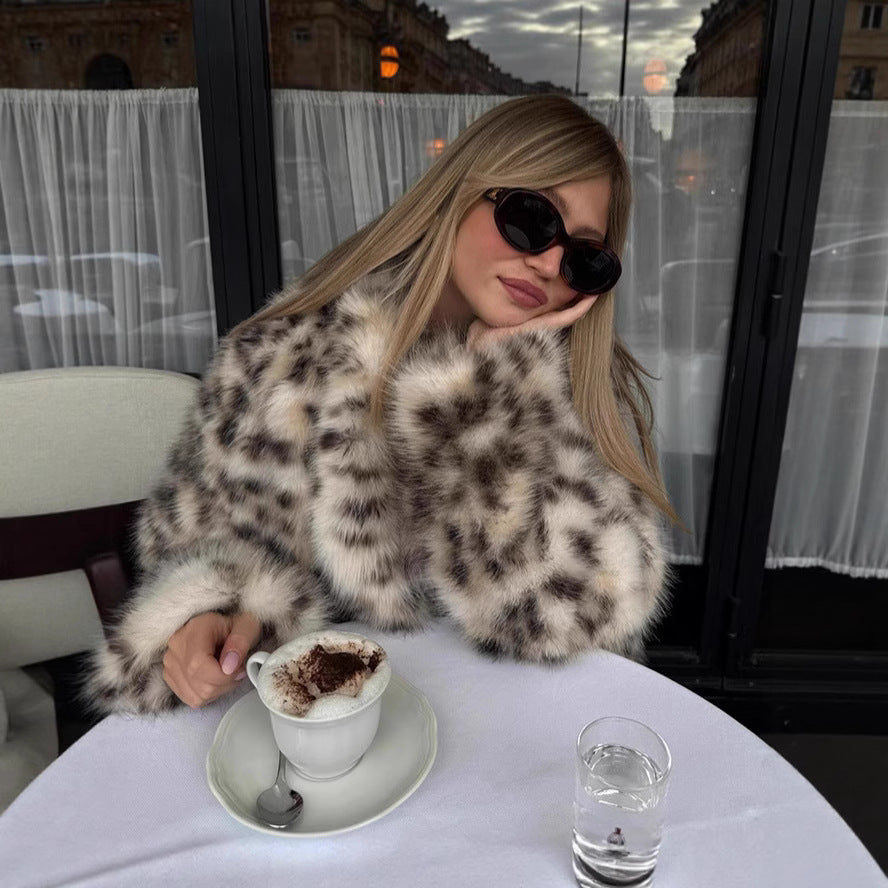Women's Boxy Short Coat made of Faux Fur with Leopard Print and Short Shawl Collar Fashion Glam