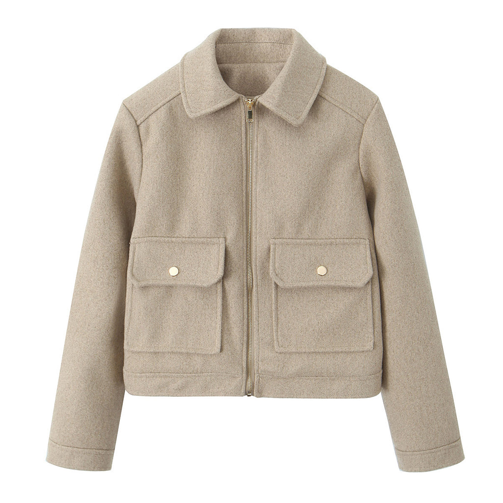 Women's short jacket in boxy cut with zipper, patch pockets and shirt collar Fashion Glam
