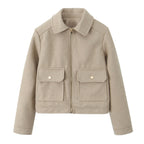 Women's short jacket in boxy cut with zipper, patch pockets and shirt collar Fashion Glam
