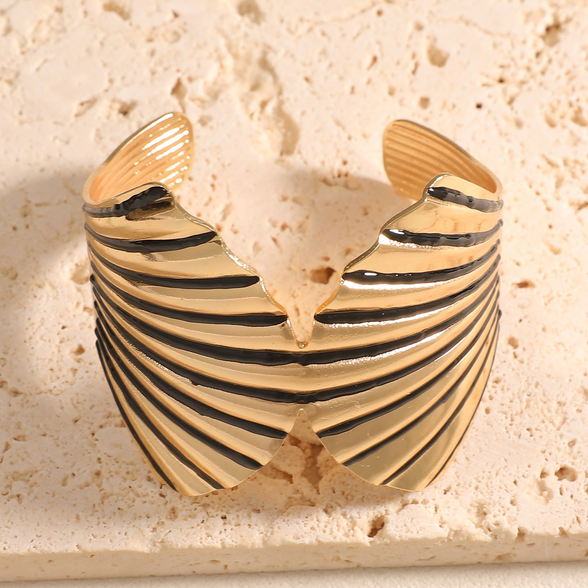 Women's bangle with elegant shell design Fashion Glam