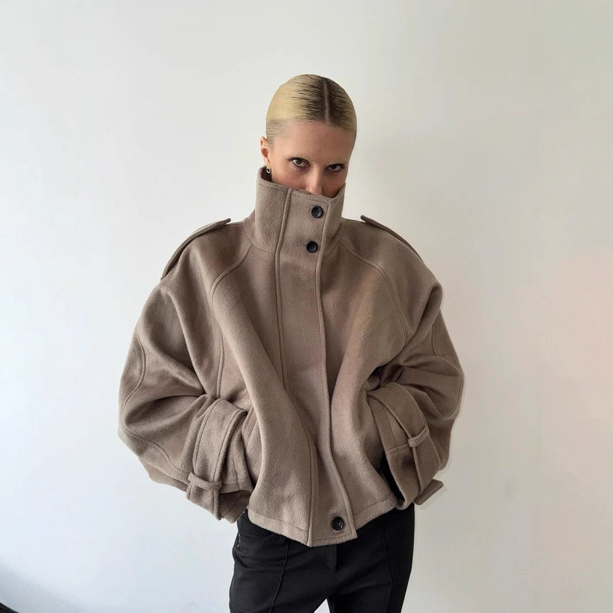Women's short jacket made of wool blend with high stand-up collar, balloon sleeves and shoulder flaps Fashion Glam