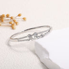 Women's bangle with elegant infinity pattern and sparkling zirconia Fashion Glam