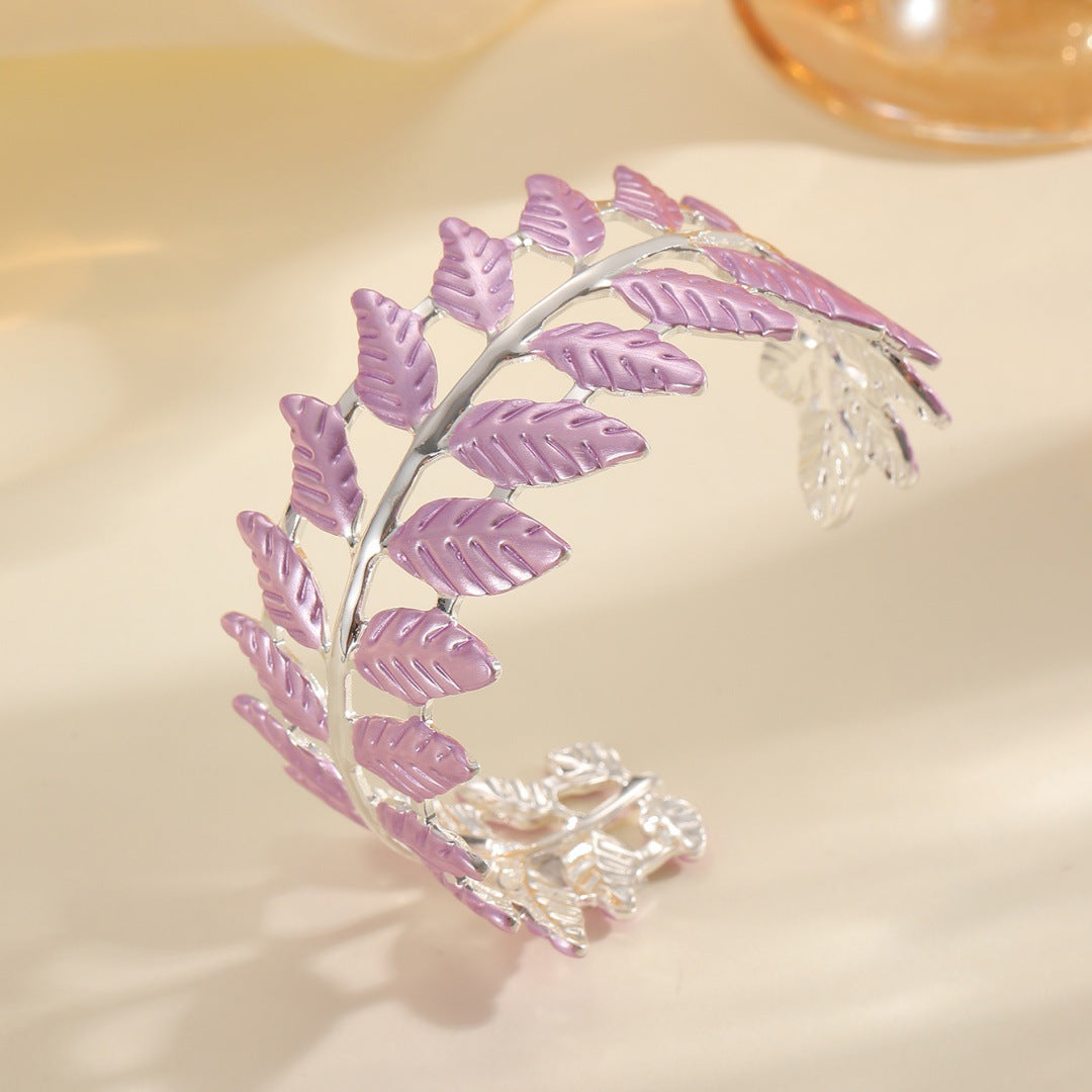 Ladies bracelet in elegant leaf design Fashion Glam