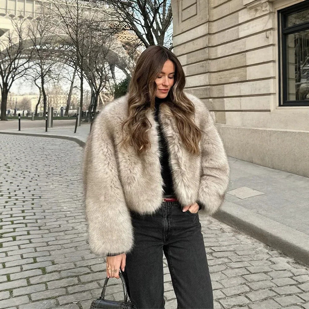 Women's Short Boxy Blouson made of dense high-pile faux fur with boxy silhouette Fashion Glam