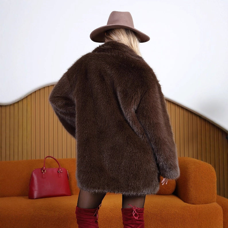 Ladies short coat made of dense high-pile with leather tie belt and wide shawl collar Fashion Glam