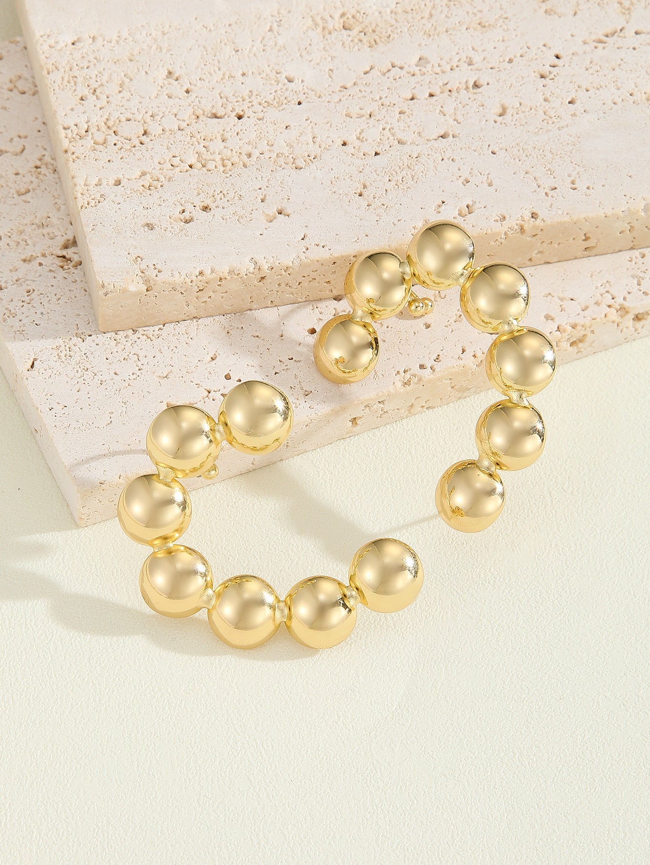 Women's bracelet with structured, golden beads Fashion Glam