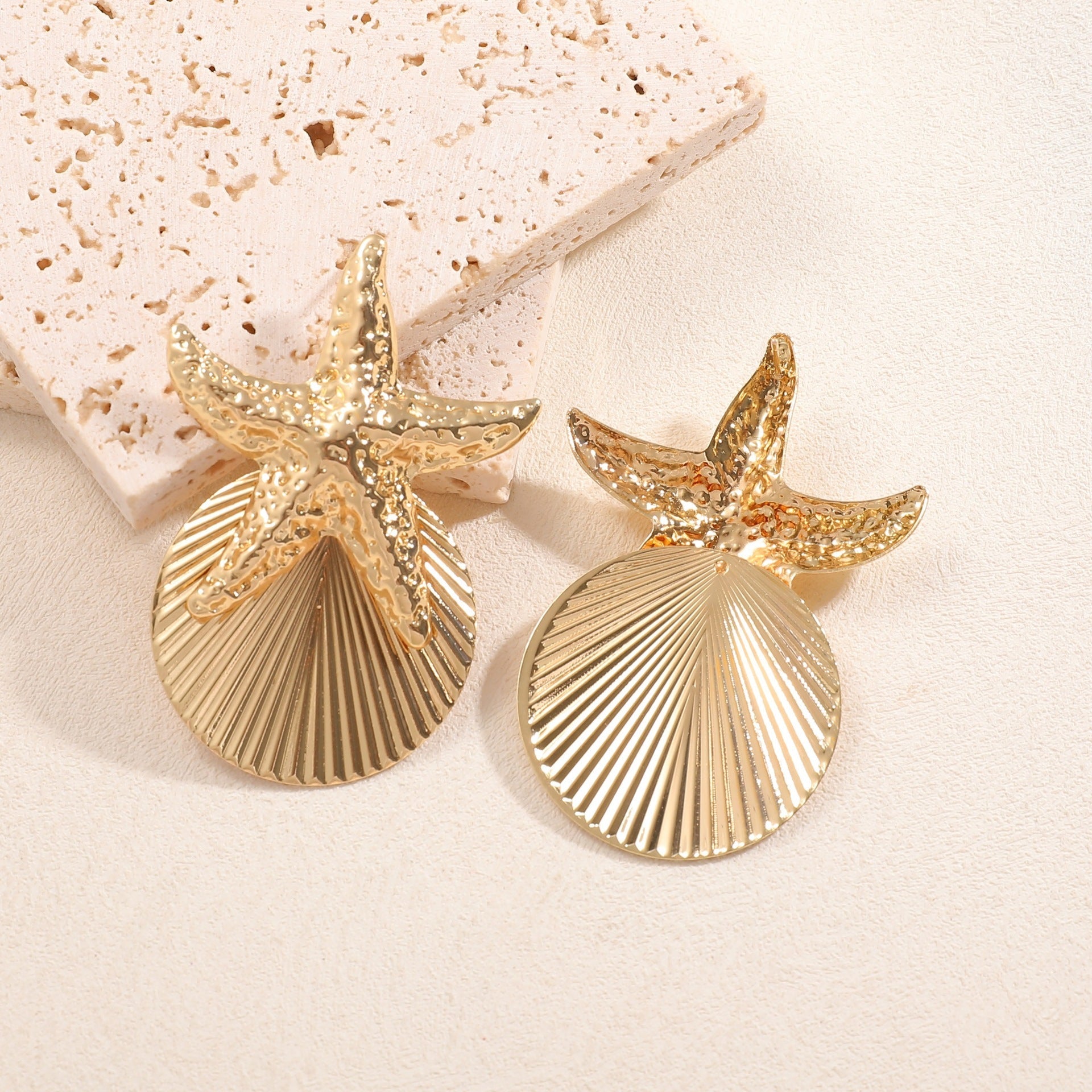 Women's ear clips in luxurious shell and starfish design Fashion Glam