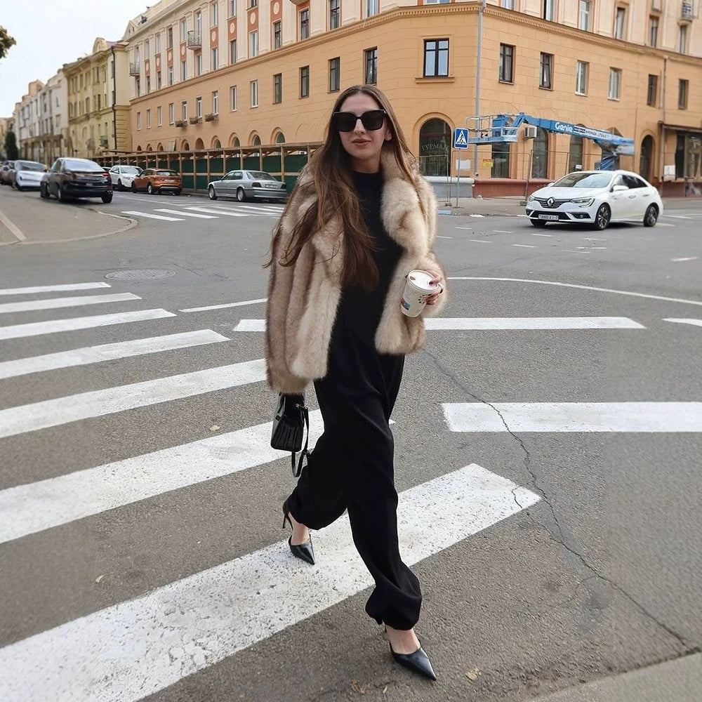 Women's short boxy faux fur jacket with voluminous shawl collar and striped look Fashion Glam