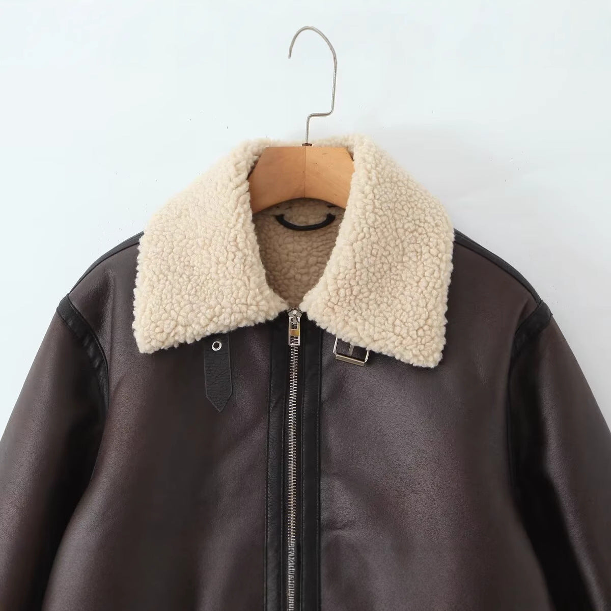 Women's Oversize Pilot Jacket made of Faux Leather with Teddy Collar and Zipper Pockets Fashion Glam