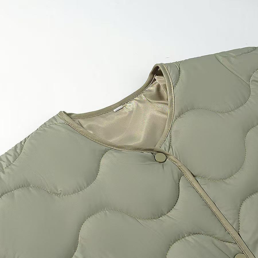 Women's oversized quilted jacket in cocoon cut with wave-shaped quilting and round neckline Fashion Glam