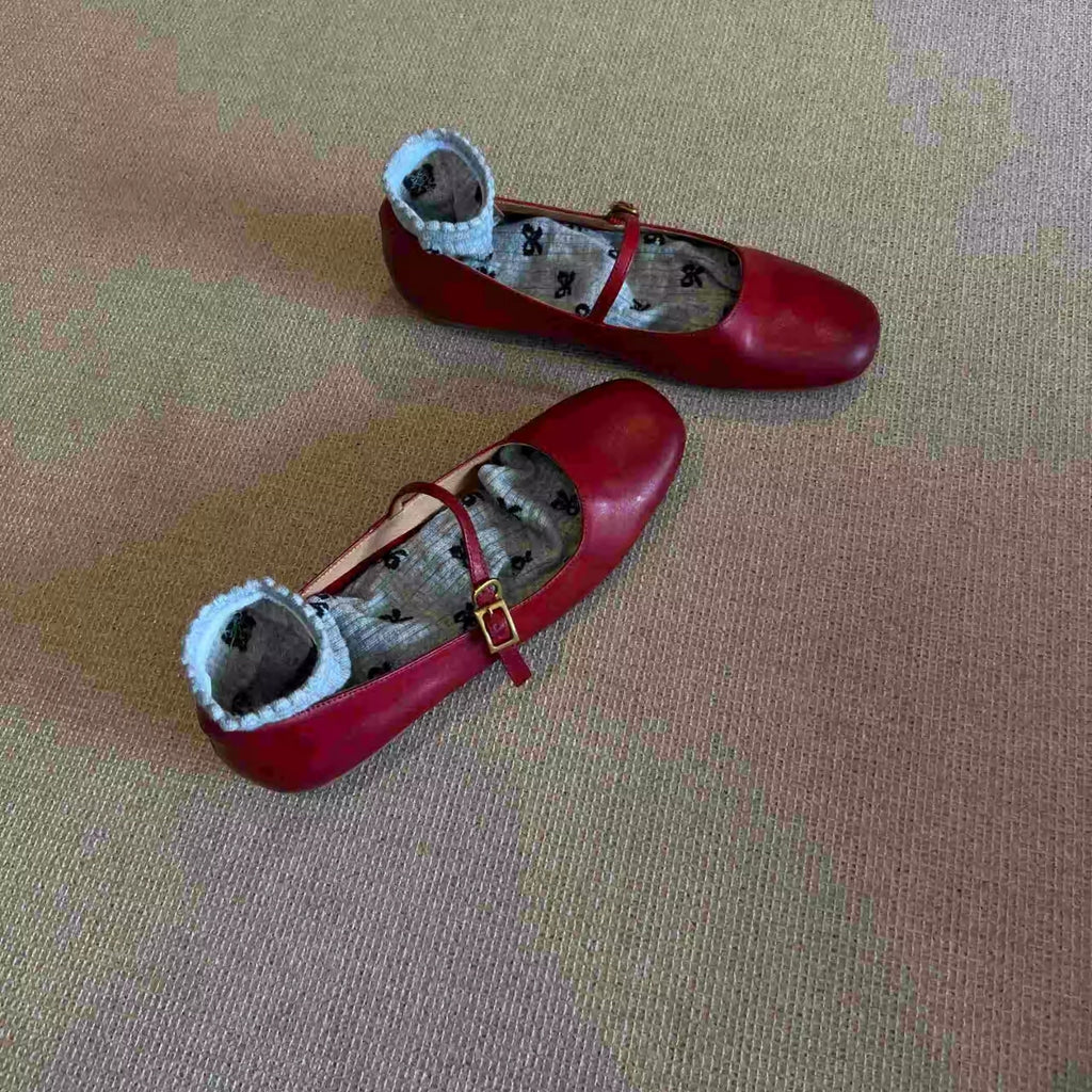 Women's elegant Mary Janes with comfortable sole and adjustable strap Fashion Glam