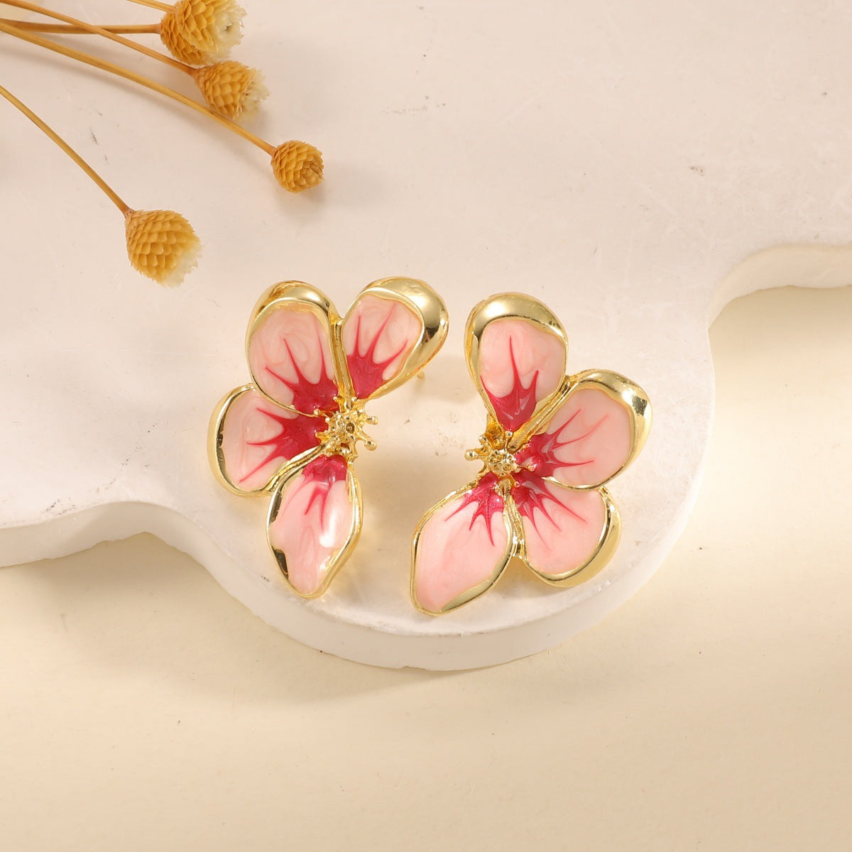 Women's ear clips in elegant floral design with a glossy coating Fashion Glam