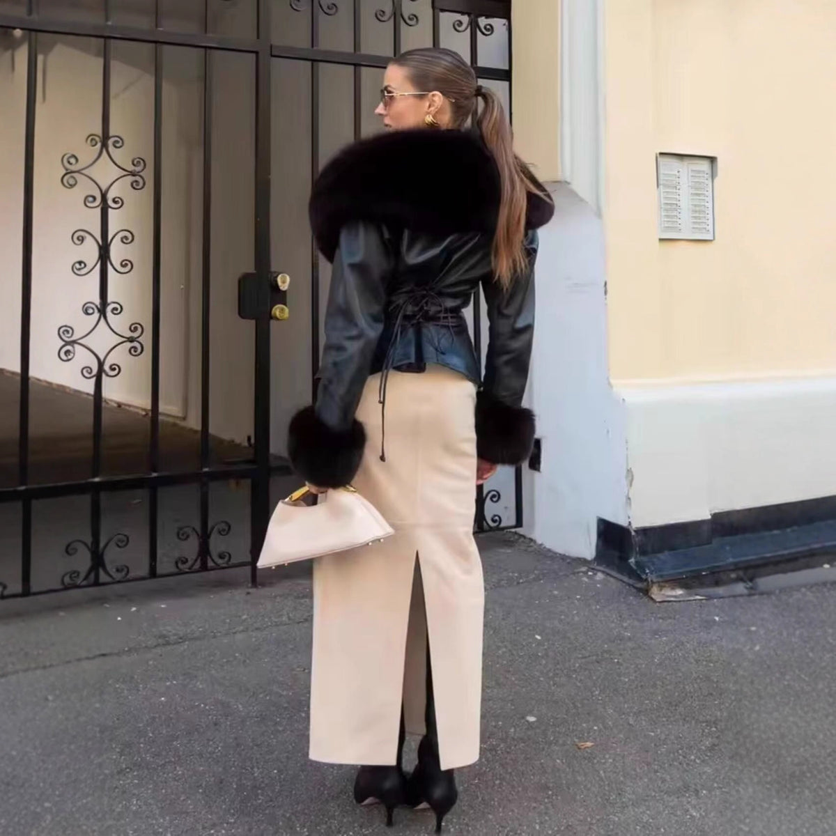 Women's short jacket made of synthetic leather with voluminous faux fur collar and fur cuffs Fashion Glam