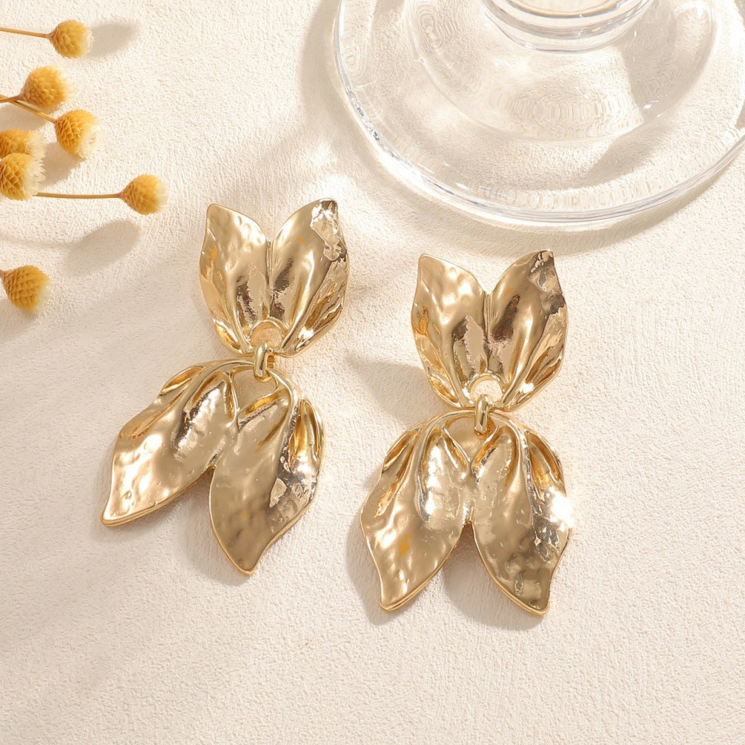 Ladies earrings in elegant leaf design Fashion Glam