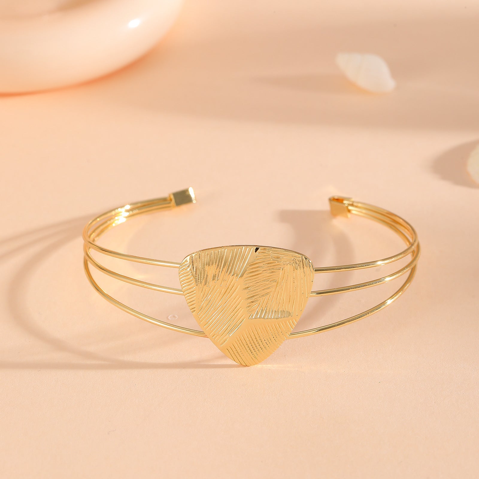 Women's bracelet with intricate bow design Fashion Glam