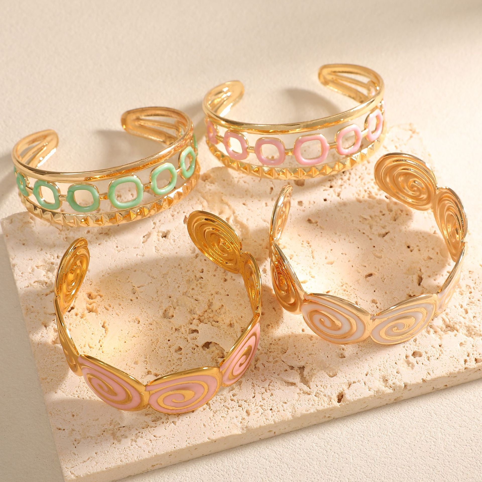 Women's cuff with elegant spiral design Fashion Glam