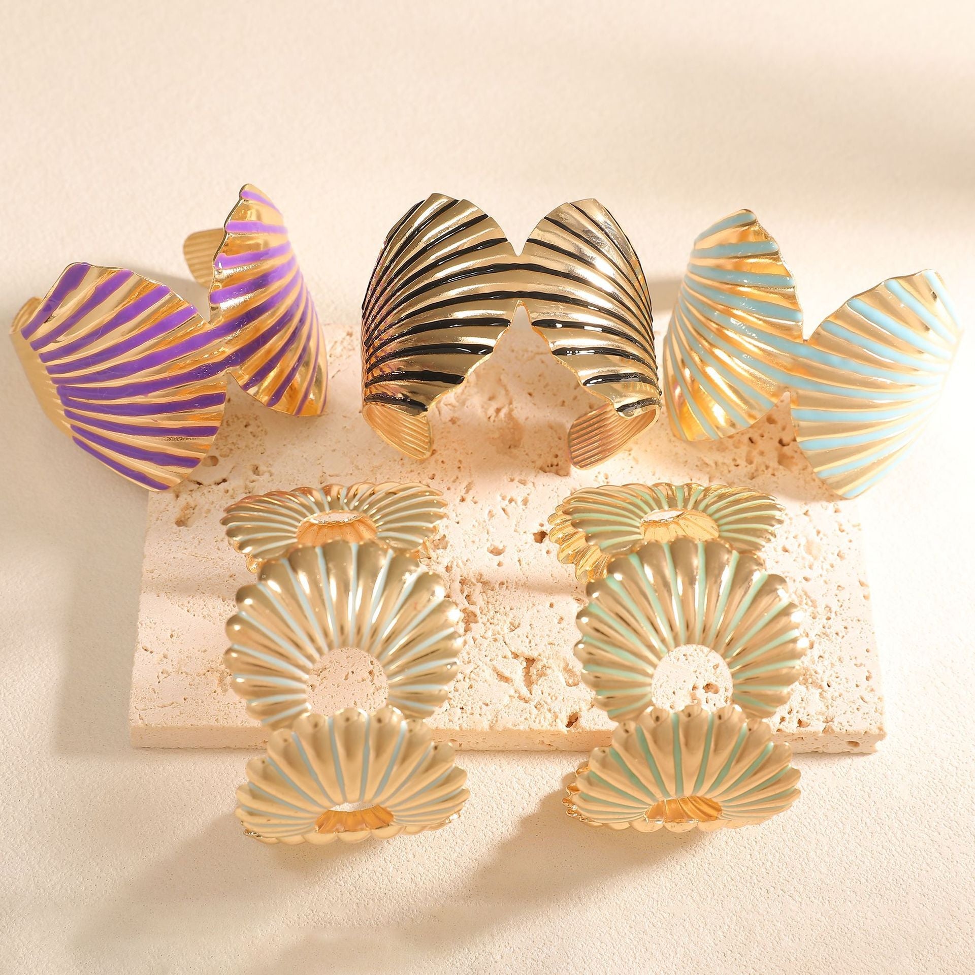 Women's bangle with elegant shell design Fashion Glam