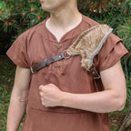 Men's shoulder strap with faux fur padding and adjustable leather strap Fashion Glam