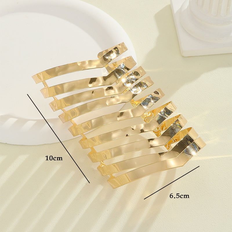 Women's hair accessories with shiny, curved elements Fashion Glam