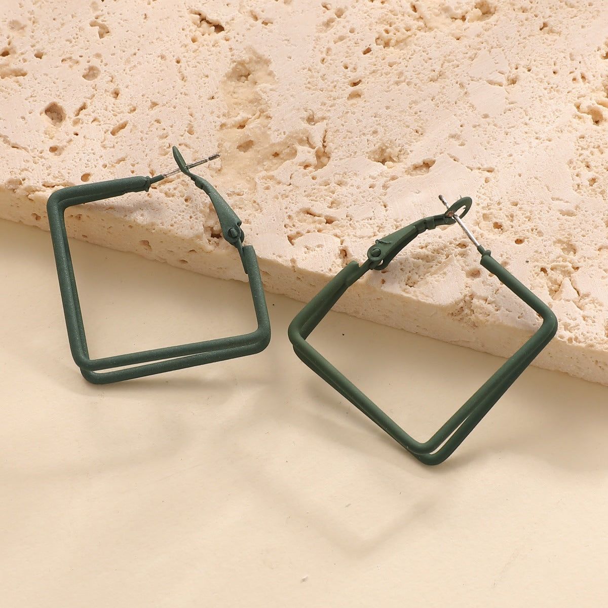 Women Geometric Earrings made of high-quality metal Fashion Glam