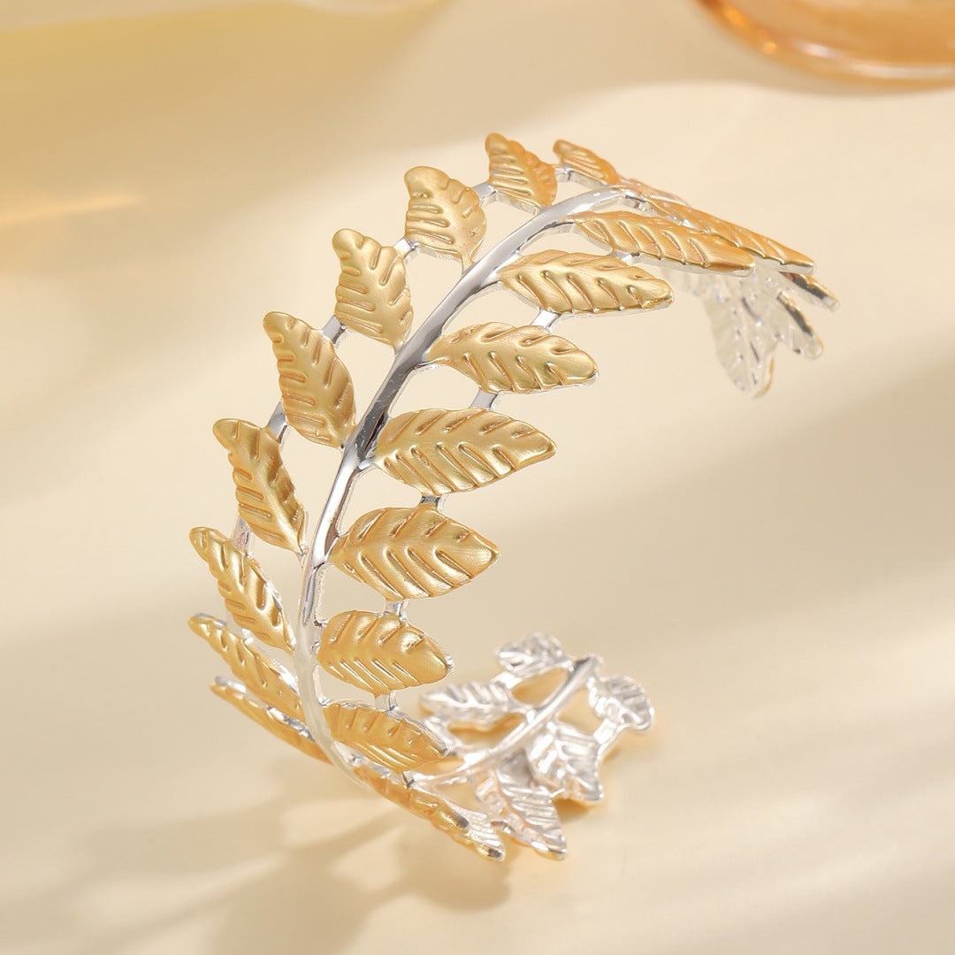 Ladies bracelet in elegant leaf design Fashion Glam