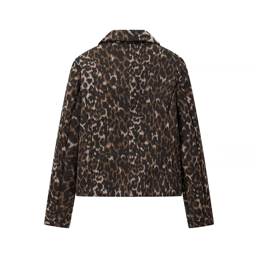 Ladies short jacket in boxy cut with leopard print and flap pockets Fashion Glam