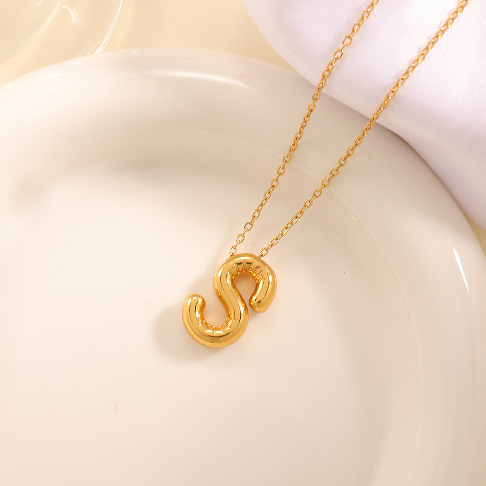 Women's necklace with curved letter pendant Fashion Glam