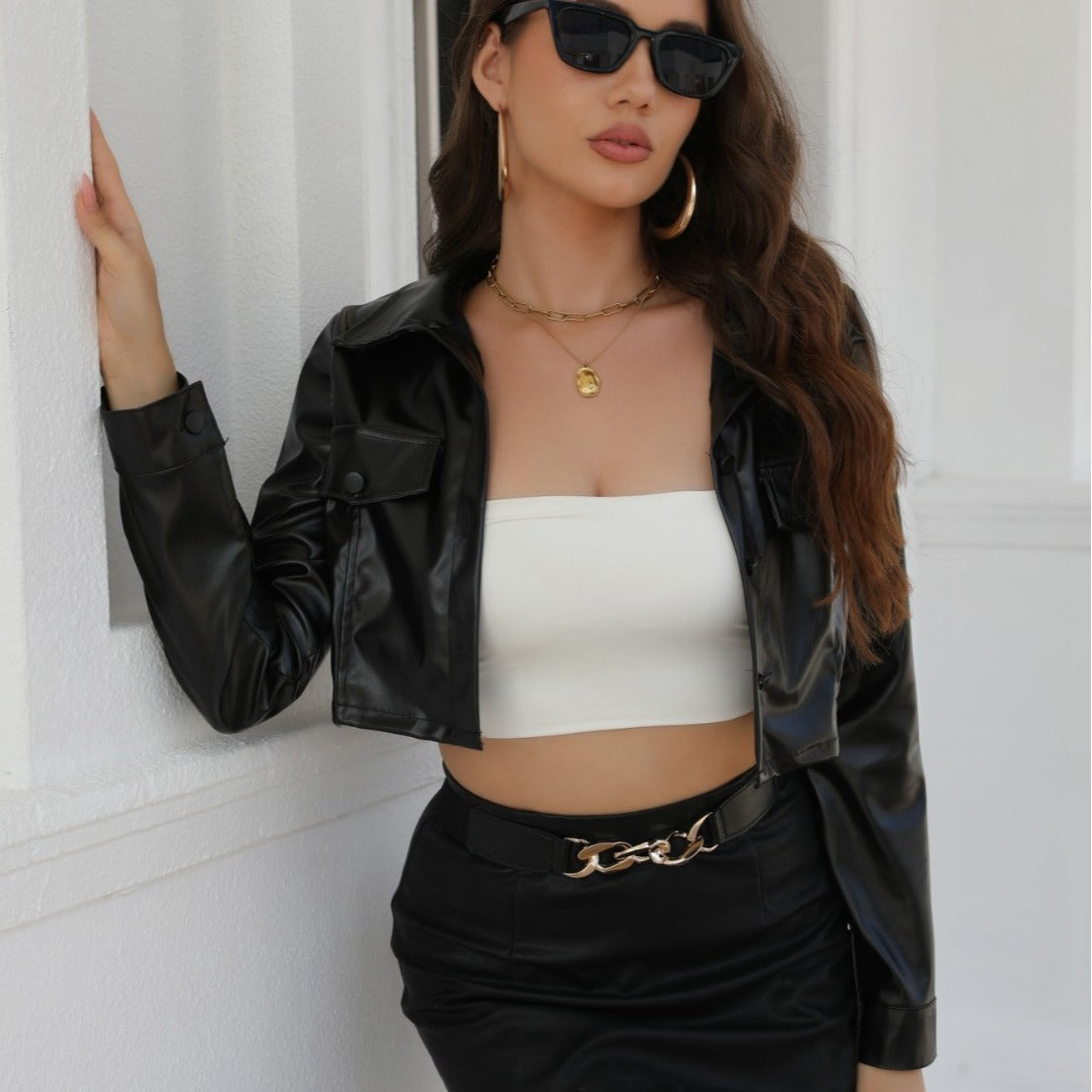 Women's cropped faux leather jacket with classic collar and trendy cut Fashion Glam