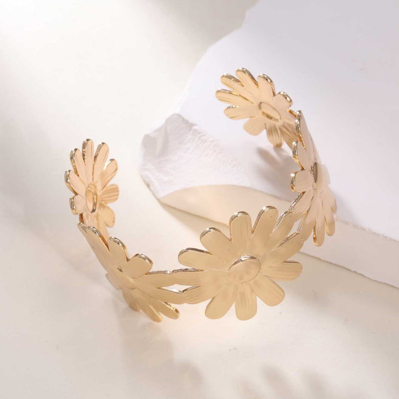 Women's Open Bangle with Elegant Wave Design Fashion Glam