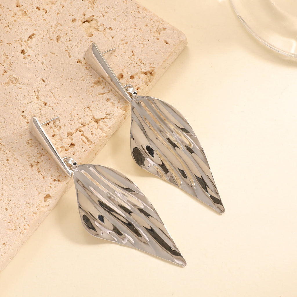 Women's Hanging Earrings in Stylish Leaf Design Fashion Glam