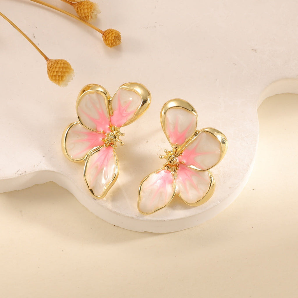 Women's ear clips in elegant floral design with a glossy coating Fashion Glam