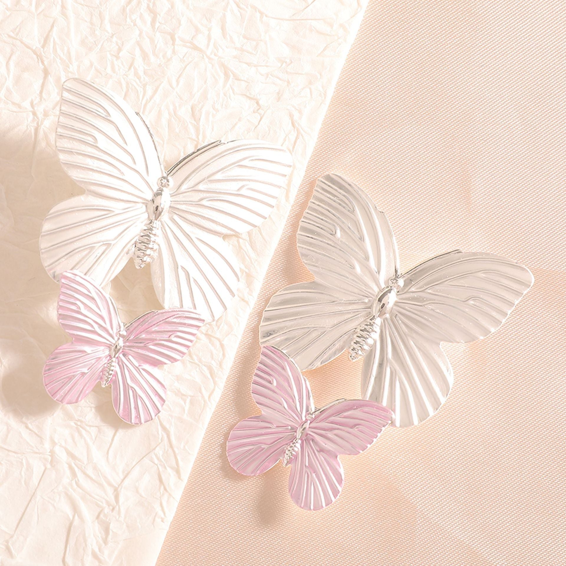 Ladies' brooches in elegant butterfly design Fashion Glam