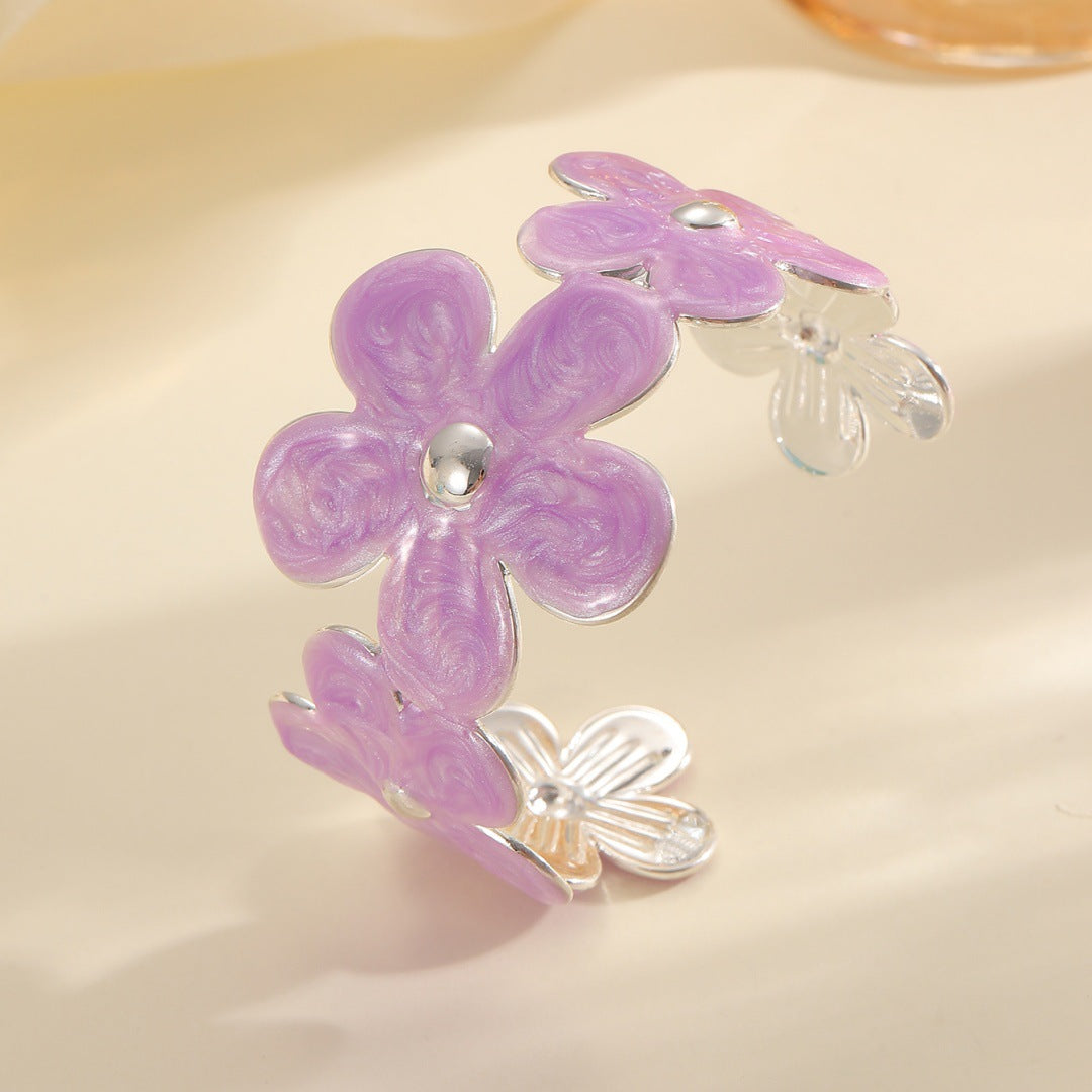 Women's bracelet made of high-quality metal with floral design Fashion Glam