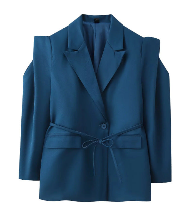 Women's blazer with shoulder cutouts, belted waist and single button closure Fashion Glam