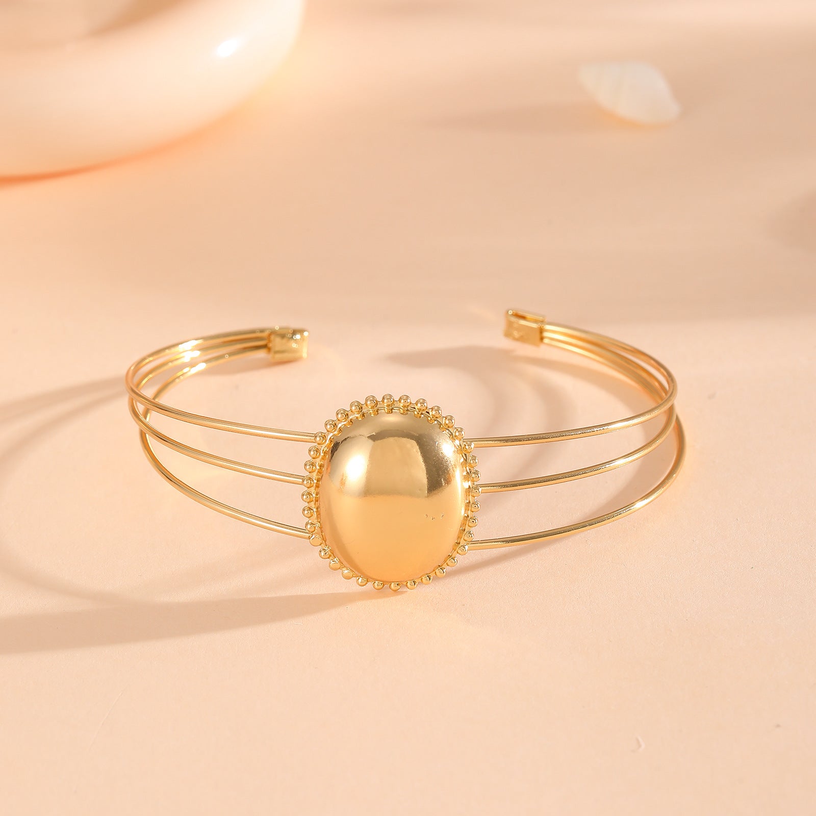 Women's bracelet with intricate bow design Fashion Glam