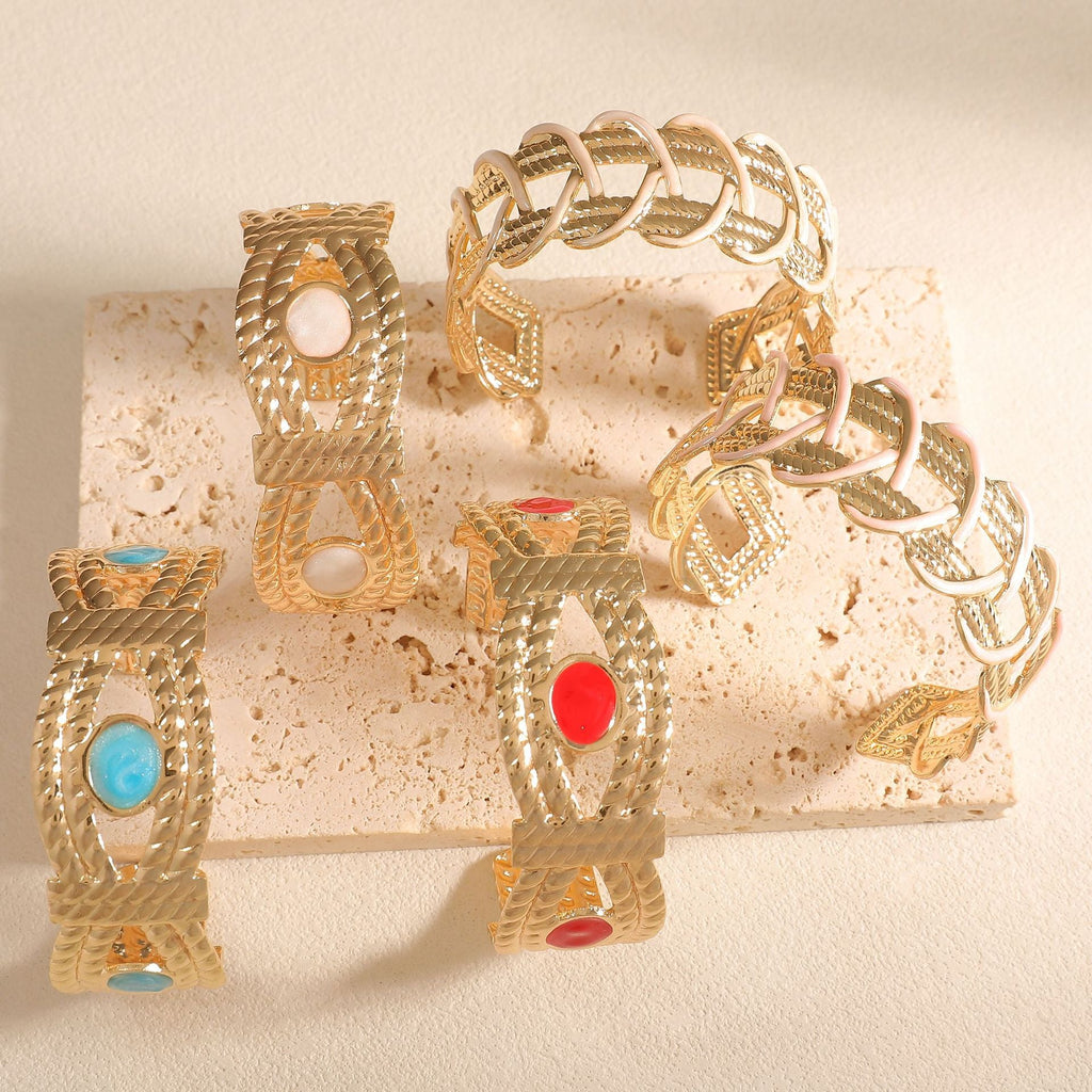 Women Open Bangle with Artistic Braiding Pattern Fashion Glam